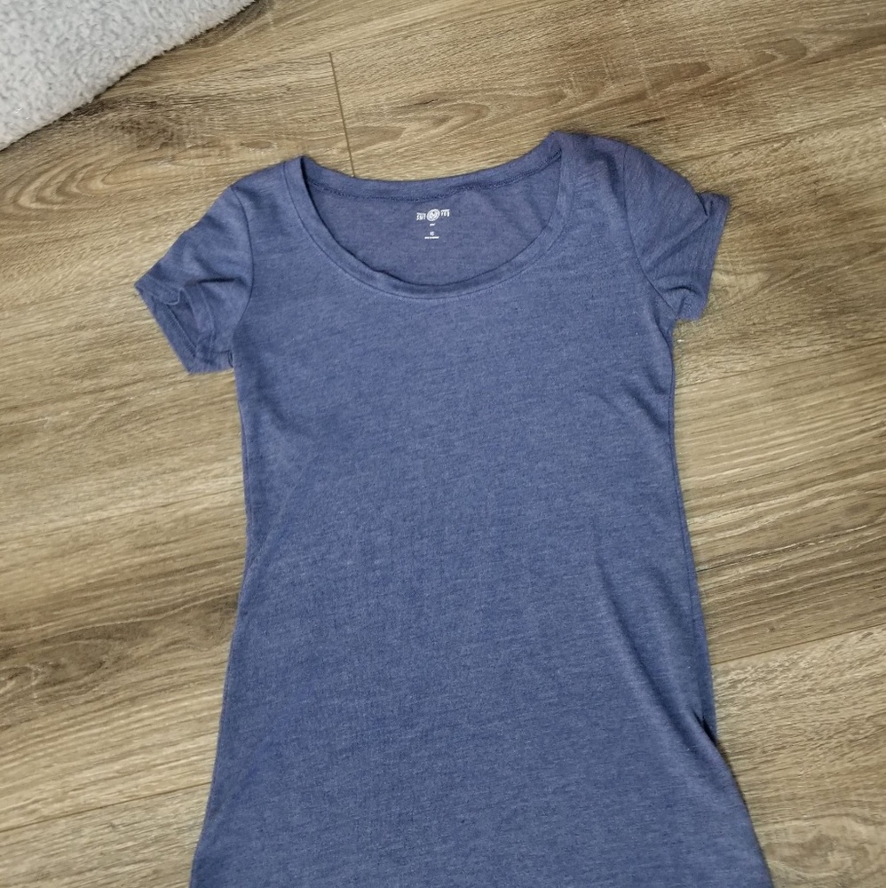 Super soft heather navy Junior's t shirt XS